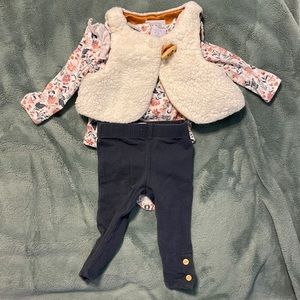 Tahari outfit for a baby girl size 0-3 month